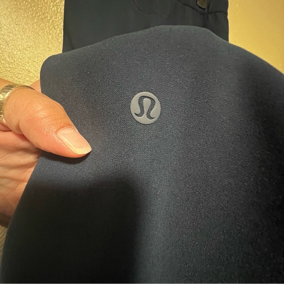 ✨LIKE NEW✨ Lululemon On the Fly 7/8 Pants Travel Gym Lightweight Activewear - Picture 12 of 13